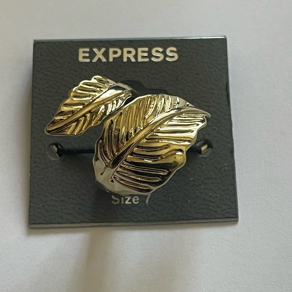 Express Gold Leaf Ring Size 7